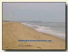 Virginia Beach picture - Sand beach to North toward Pier